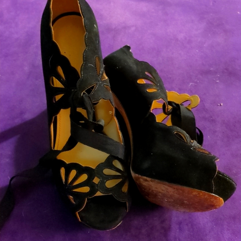 Black heels bowtie well work, used, includes polaroid
